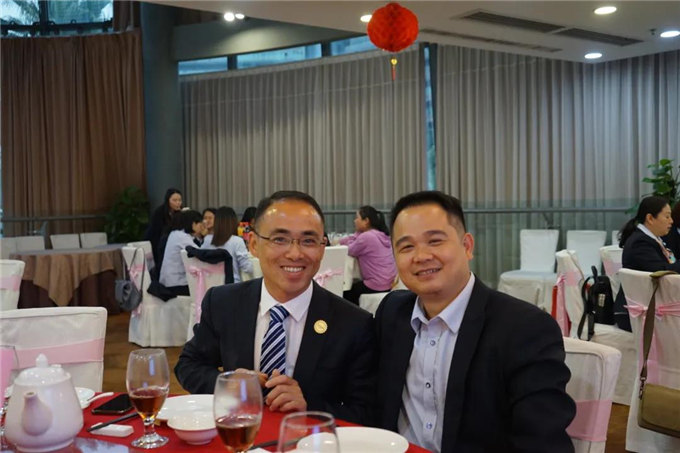 博皓家人們歡聚一堂，把酒言歡，開懷暢飲-2