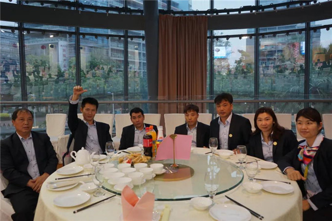 博皓家人們歡聚一堂，把酒言歡，開懷暢飲-4